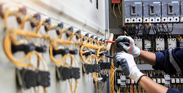 Professional Electrician technician working in Rome, IL